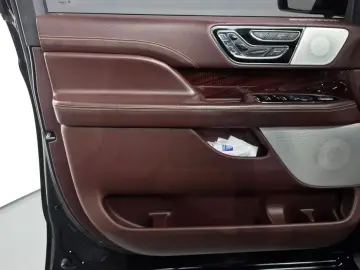 2020 Lincoln Navigator с пробегом 83 383 км
