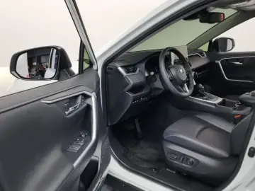 2024 Toyota RAV4 с пробегом 17 797 км