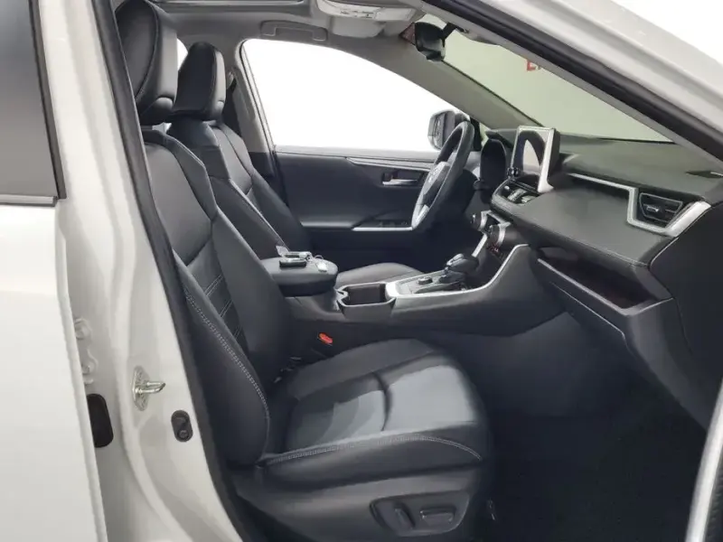 2024 Toyota RAV4 с пробегом 17 797 км