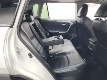2024 Toyota RAV4 с пробегом 17 797 км