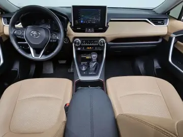 2024 Toyota RAV4 с пробегом 43 074 км