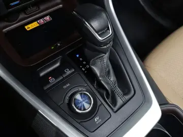 2024 Toyota RAV4 с пробегом 43 074 км