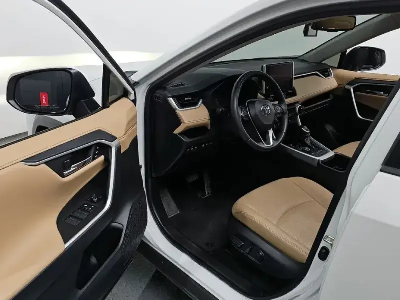 2024 Toyota RAV4 с пробегом 43 074 км