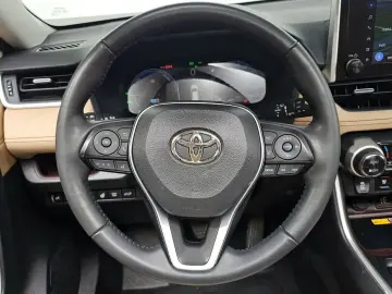 2024 Toyota RAV4 с пробегом 43 074 км