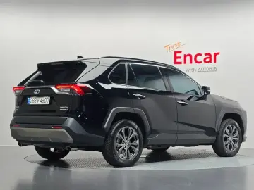 2023 Toyota RAV4 с пробегом 33 877 км