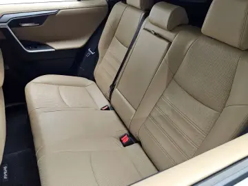 2024 Toyota RAV4 с пробегом 43 074 км