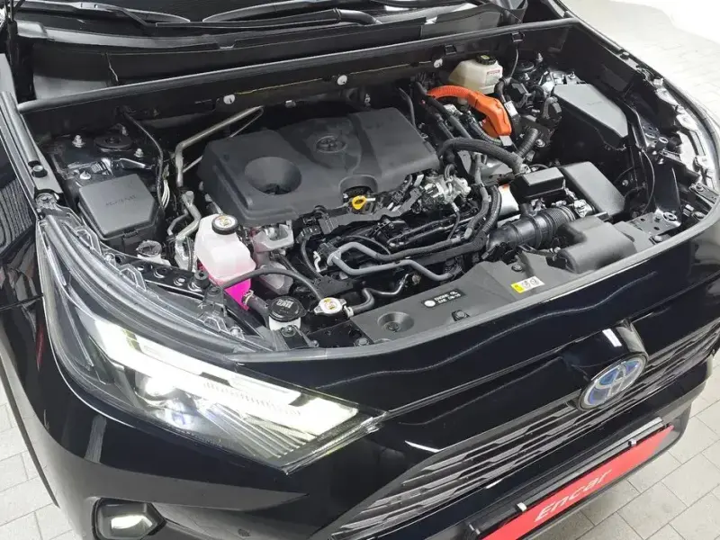 2023 Toyota RAV4 с пробегом 33 877 км