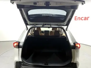 2024 Toyota RAV4 с пробегом 43 074 км