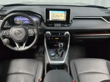 2023 Toyota RAV4 с пробегом 33 877 км