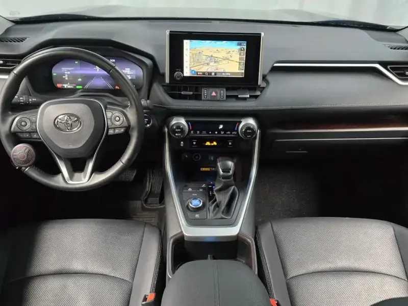 2023 Toyota RAV4 с пробегом 33 877 км