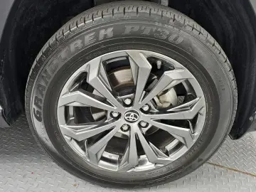 2024 Toyota RAV4 с пробегом 43 074 км