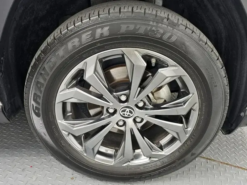 2024 Toyota RAV4 с пробегом 43 074 км