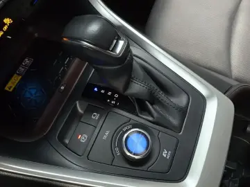 2023 Toyota RAV4 с пробегом 33 877 км