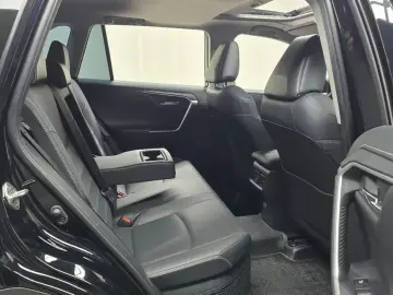 2023 Toyota RAV4 с пробегом 33 877 км