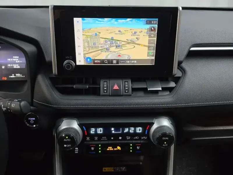 2023 Toyota RAV4 с пробегом 33 877 км