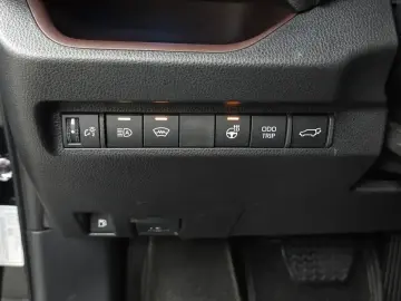 2023 Toyota RAV4 с пробегом 33 877 км