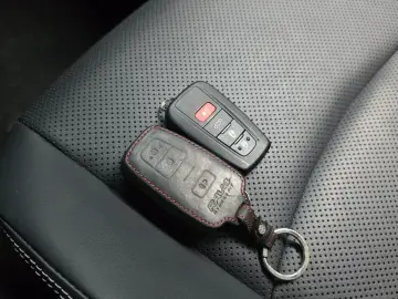 2023 Toyota RAV4 с пробегом 33 877 км