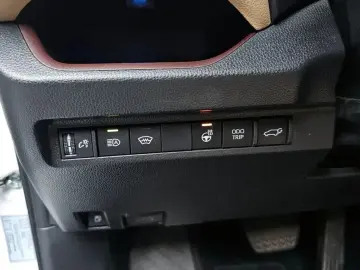 2024 Toyota RAV4 с пробегом 43 074 км