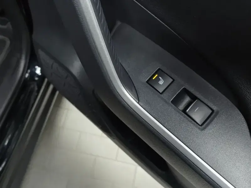 2023 Toyota RAV4 с пробегом 33 877 км