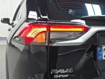2023 Toyota RAV4 с пробегом 33 877 км