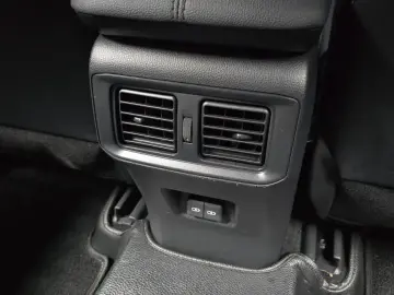 2023 Toyota RAV4 с пробегом 33 877 км