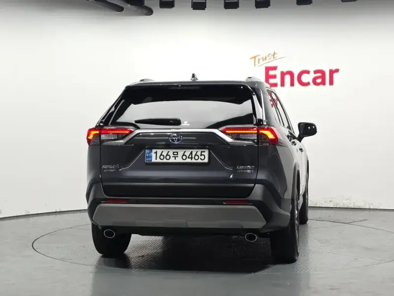 2024 Toyota RAV4 с пробегом 11 991 км