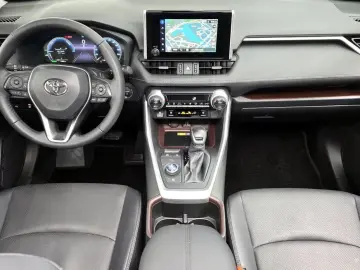 2024 Toyota RAV4 с пробегом 11 991 км