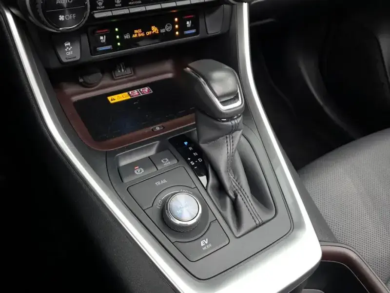 2024 Toyota RAV4 с пробегом 11 991 км