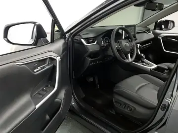2024 Toyota RAV4 с пробегом 11 991 км