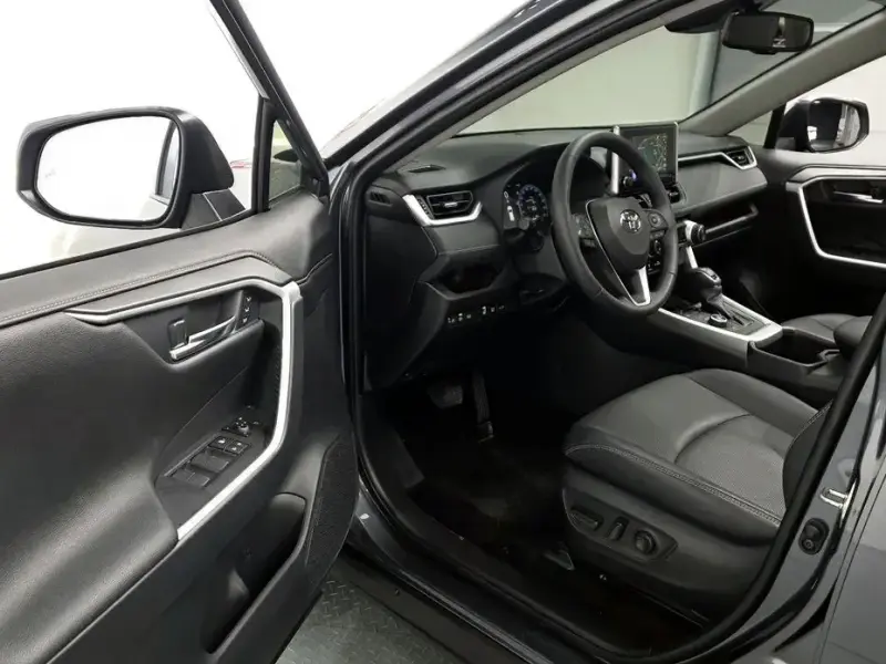 2024 Toyota RAV4 с пробегом 11 991 км