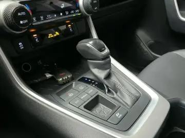 2023 Toyota RAV4 с пробегом 31 351 км
