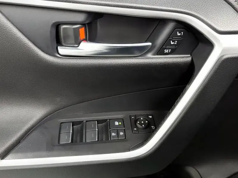 2024 Toyota RAV4 с пробегом 11 991 км