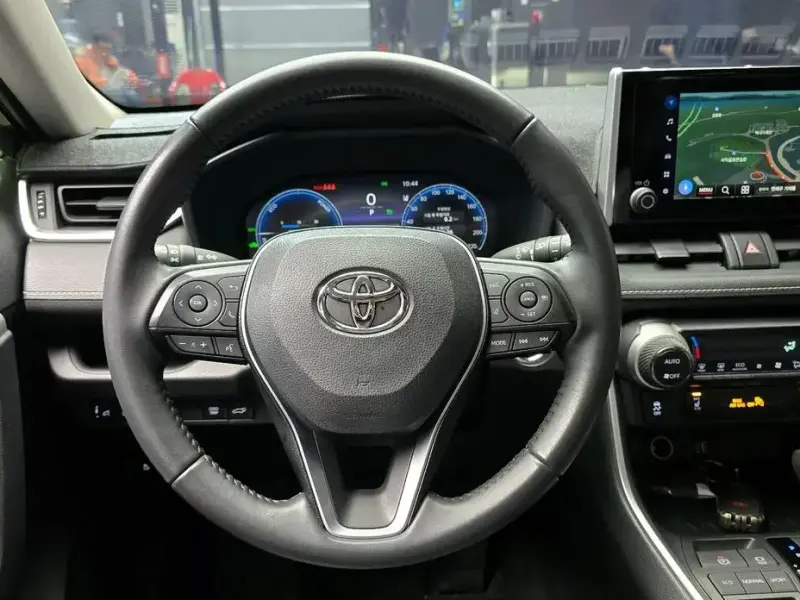 2023 Toyota RAV4 с пробегом 31 351 км