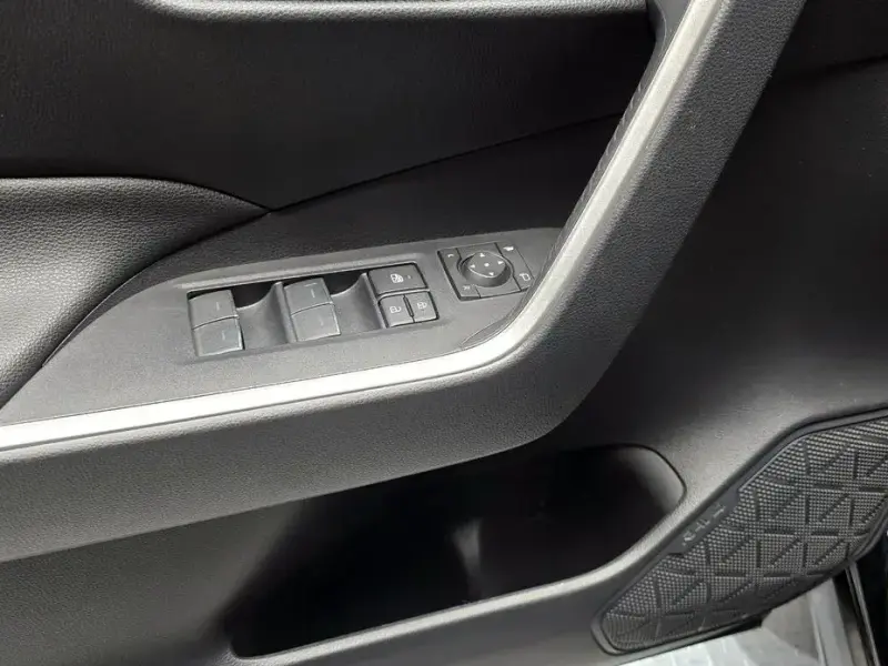2023 Toyota RAV4 с пробегом 31 351 км