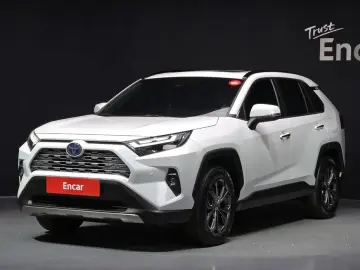 2024 Toyota RAV4 с пробегом 8 426 км