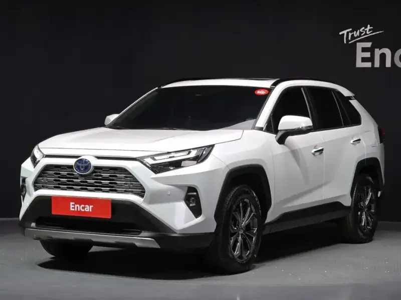 2024 Toyota RAV4 с пробегом 8 426 км