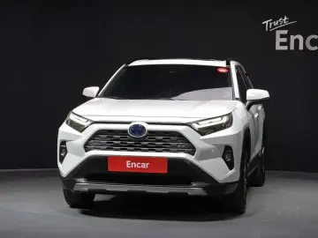 2024 Toyota RAV4 с пробегом 8 426 км
