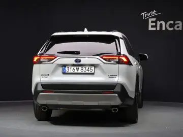 2024 Toyota RAV4 с пробегом 8 426 км