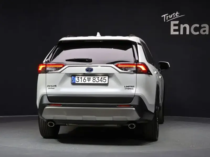2024 Toyota RAV4 с пробегом 8 426 км