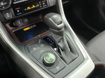 2024 Toyota RAV4 с пробегом 8 426 км