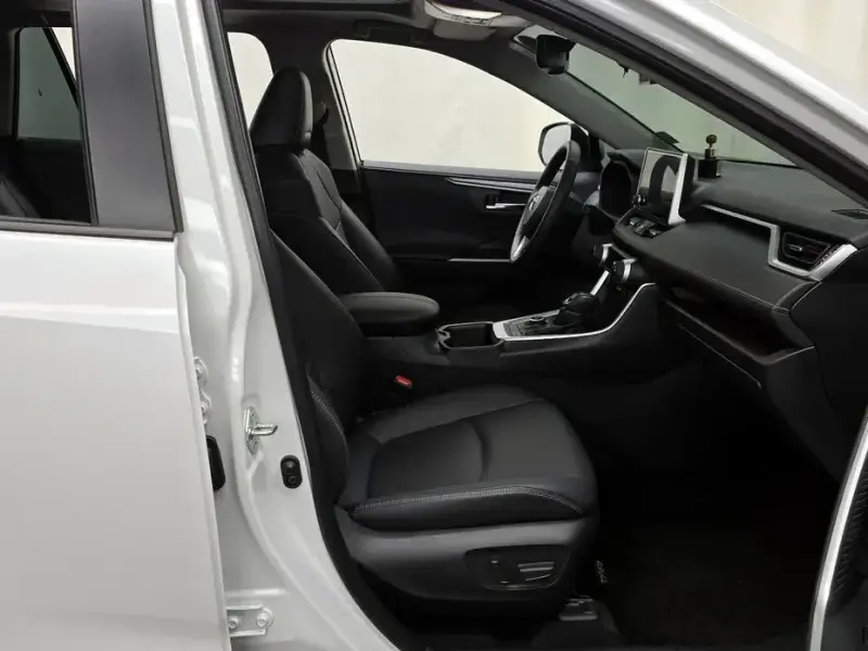 2024 Toyota RAV4 с пробегом 8 426 км