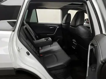2024 Toyota RAV4 с пробегом 8 426 км