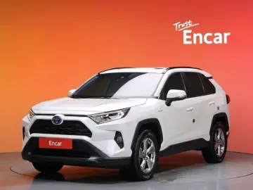 2021 Toyota RAV4 с пробегом 67 484 км