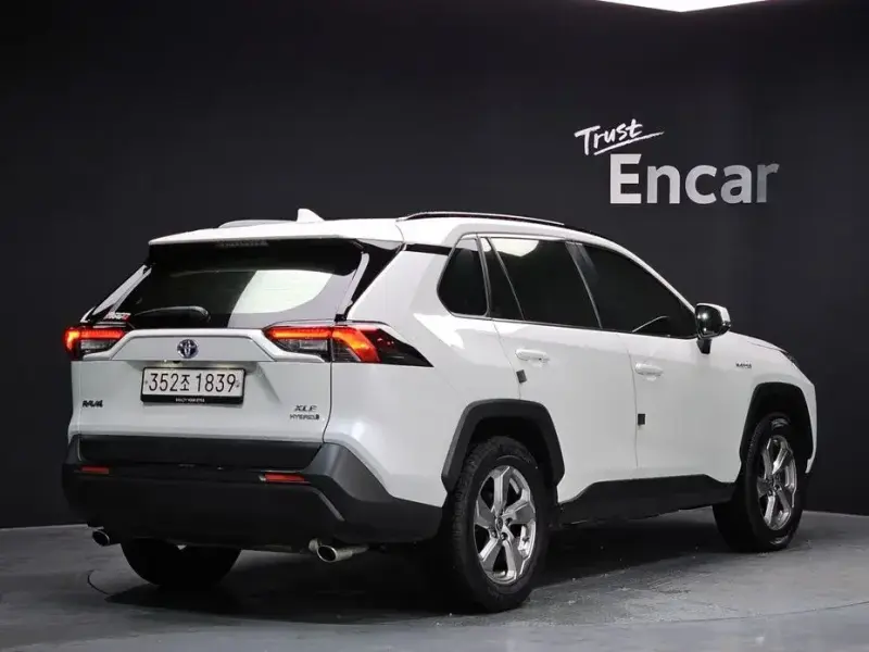 2021 Toyota RAV4 с пробегом 67 484 км