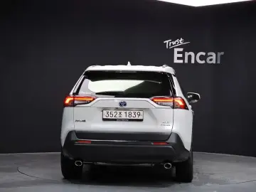2021 Toyota RAV4 с пробегом 67 484 км