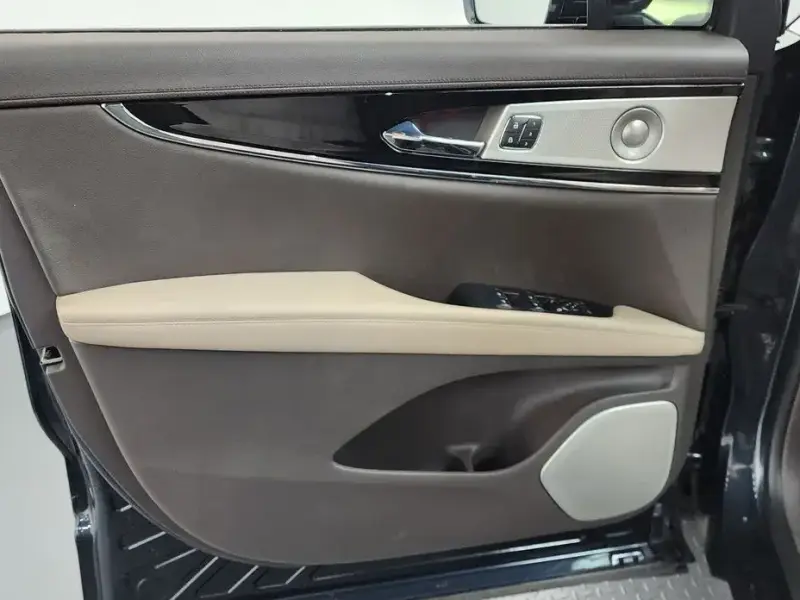 2022 Lincoln Nautilus с пробегом 107 336 км