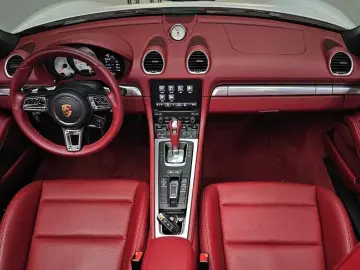 2018 Porsche Boxster с пробегом 30 633 км