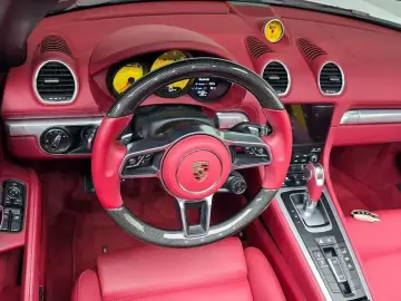 2024 Porsche Boxster с пробегом 12 870 км