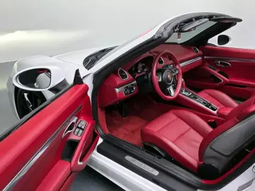 2020 Porsche Boxster с пробегом 14 847 км