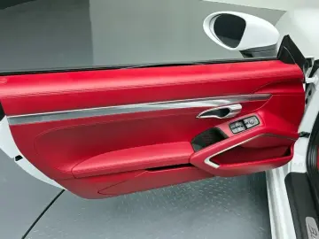 2020 Porsche Boxster с пробегом 14 847 км